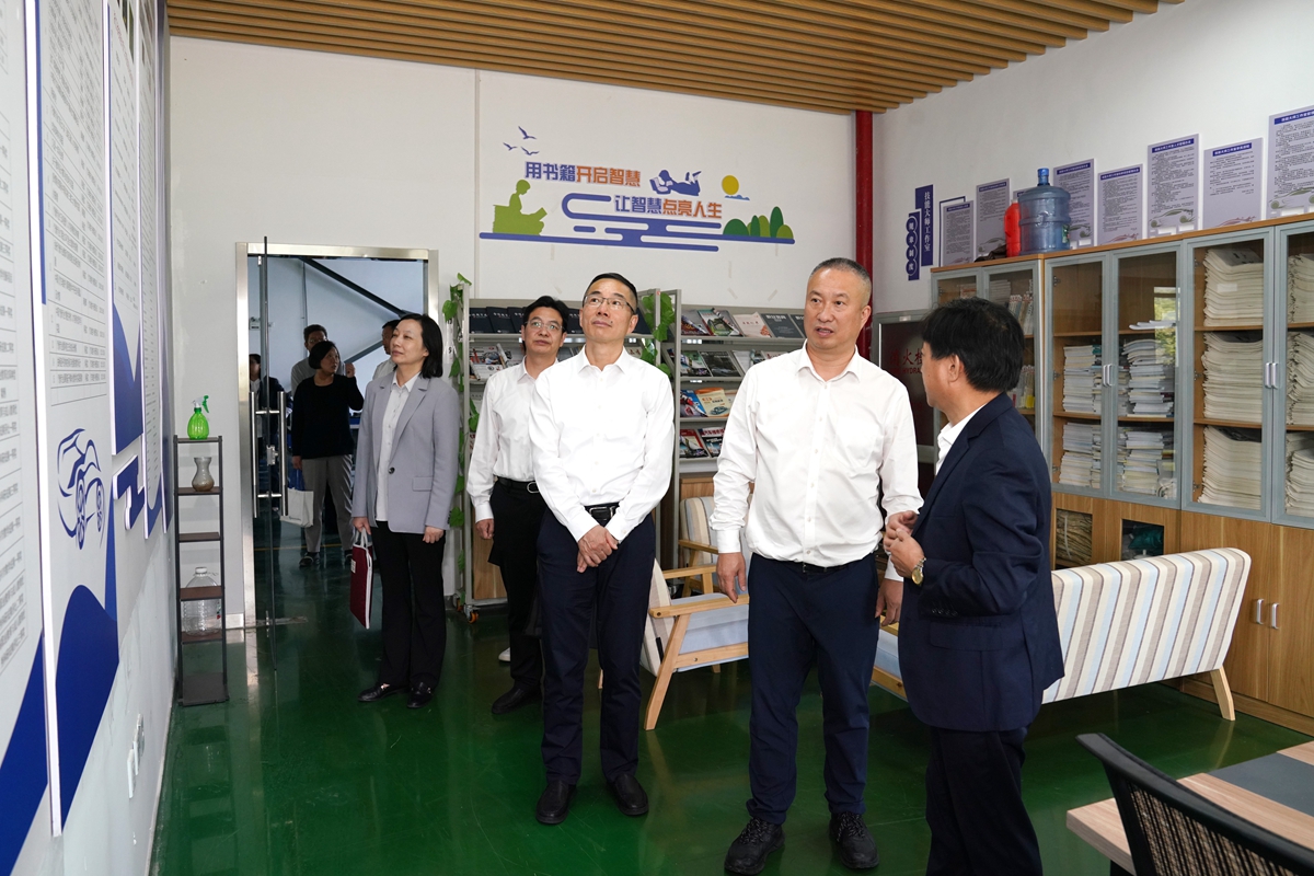 20241009市國資委黨委書記、主任陳文榮調(diào)研嘉興市交通學(xué)校，右起吳曉斌、陳文榮、柏衛(wèi)東、朱建華、李利（李阿梅 攝）.jpg