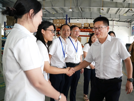 【20240906】集團領導慰問交通學校教師，何宇?。ㄓ乙唬ɡ畎⒚窋z）.jpg