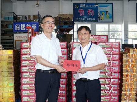 【20240906】集團領導慰問交通學校教師，柏衛(wèi)東（左）吳曉斌（右）（李阿梅攝）.jpg